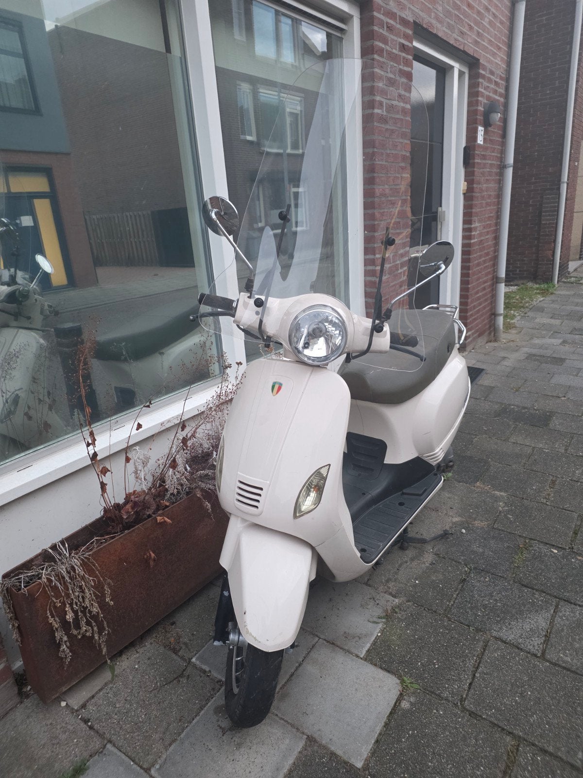 IVA Riva Scooter - Crème, Gebruikt, Benzine, Maximaal 25 km/u, Ophalen