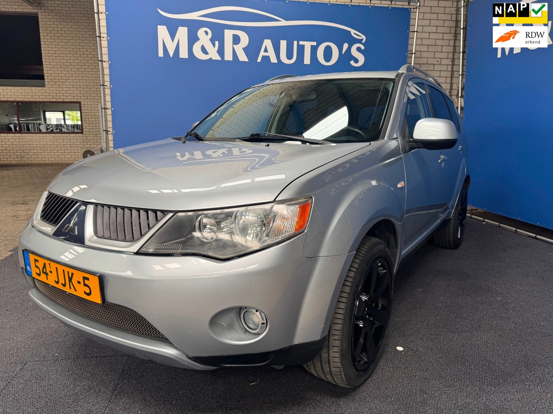 Mitsubishi Outlander 2.4 Instyle 4WD Automaat Full Option Ni, Auto's, Automaat, 4 cilinders, 7 stoelen, Bedrijf
