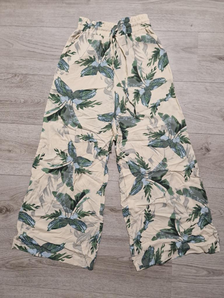 Leuke broek maat 32, Kleding | Dames, Broeken en Pantalons, Beige, Nieuw, Ophalen of Verzenden, Maat 34 (XS) of kleiner