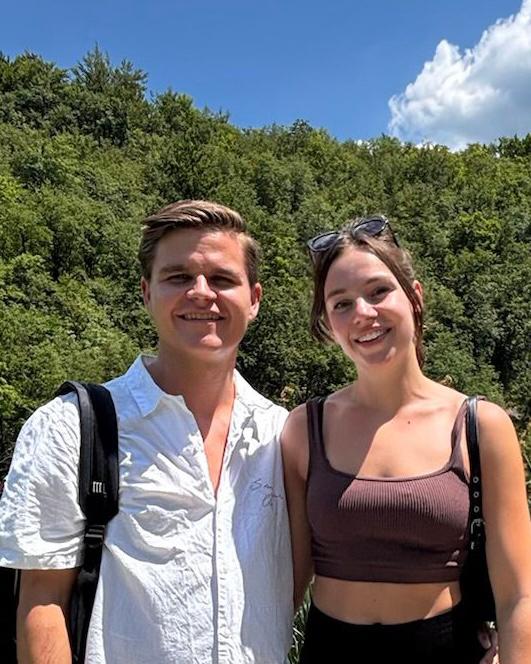 Woning gezocht in Amsterdam (binnen de ring) - werkend stel, Huizen en Kamers, Op zoek naar een kamer
