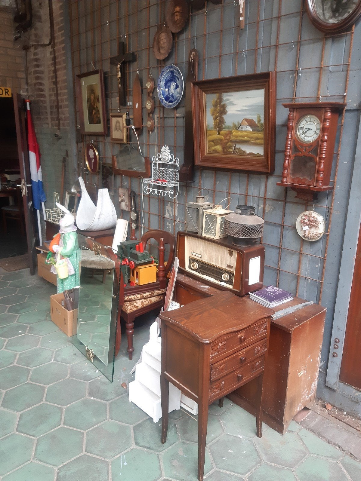 A.s zaterdag verkoop antiek en curiosa 13.00 tot 16.00, Ophalen