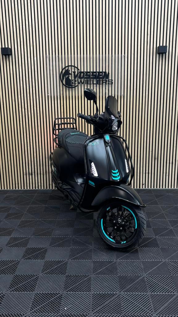 Vespa Sprint | Matt Black & Mint Edition | Full option | E5, Maximaal 45 km/u, Vespa S, Zo goed als nieuw, Benzine