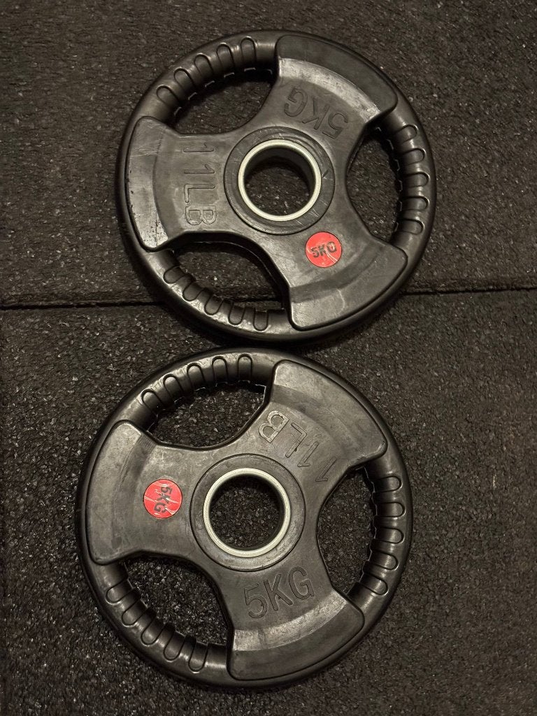 2 x 5kg 50mm halterschijven rubberen bumper plates, Sport en Fitness, Fitnessmaterialen, Ophalen, Gebruikt, Benen, Halterschijven