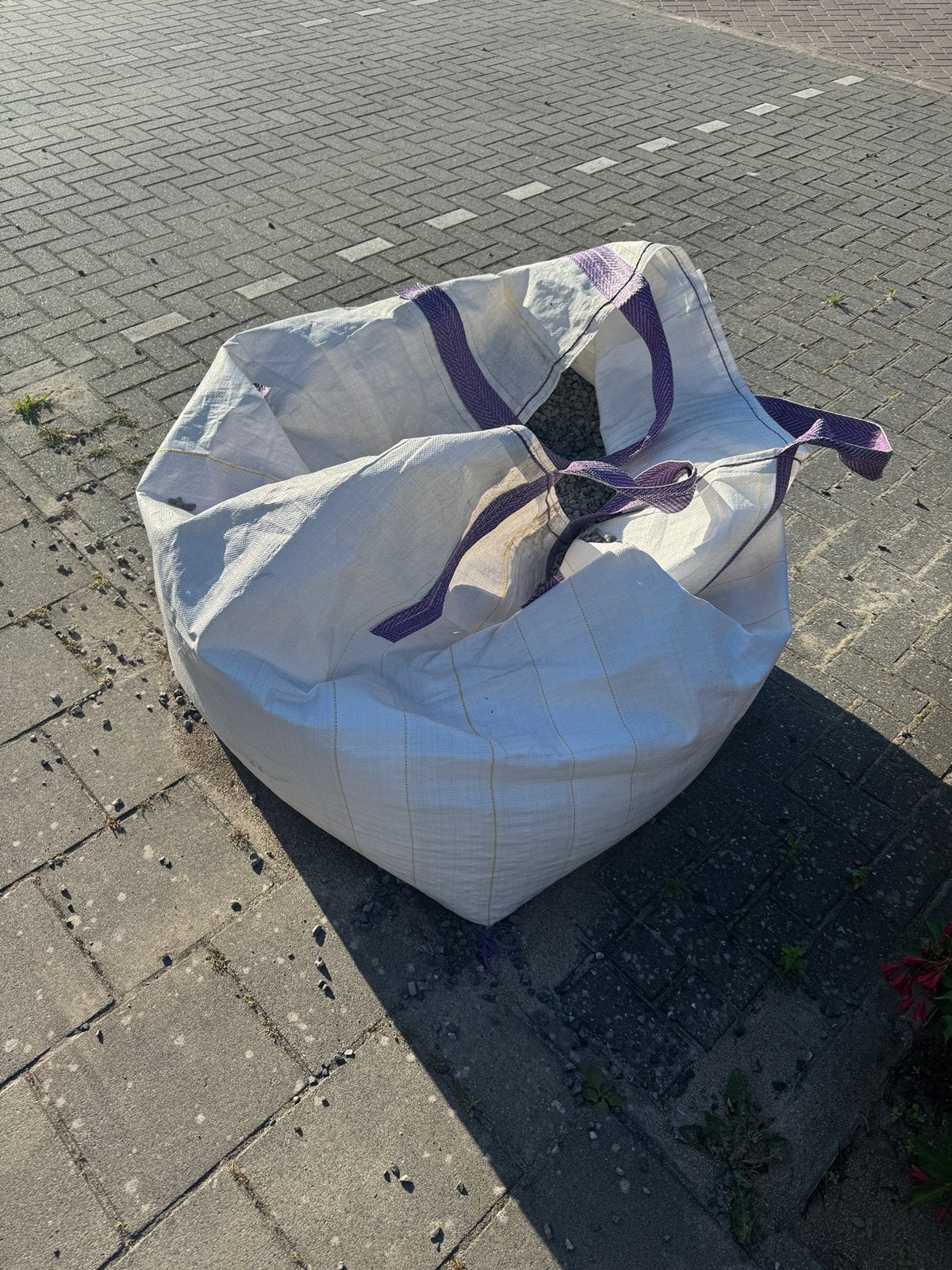 Gratis halve bigbag grijze split, Ophalen, Zo goed als nieuw, Basalt, Split