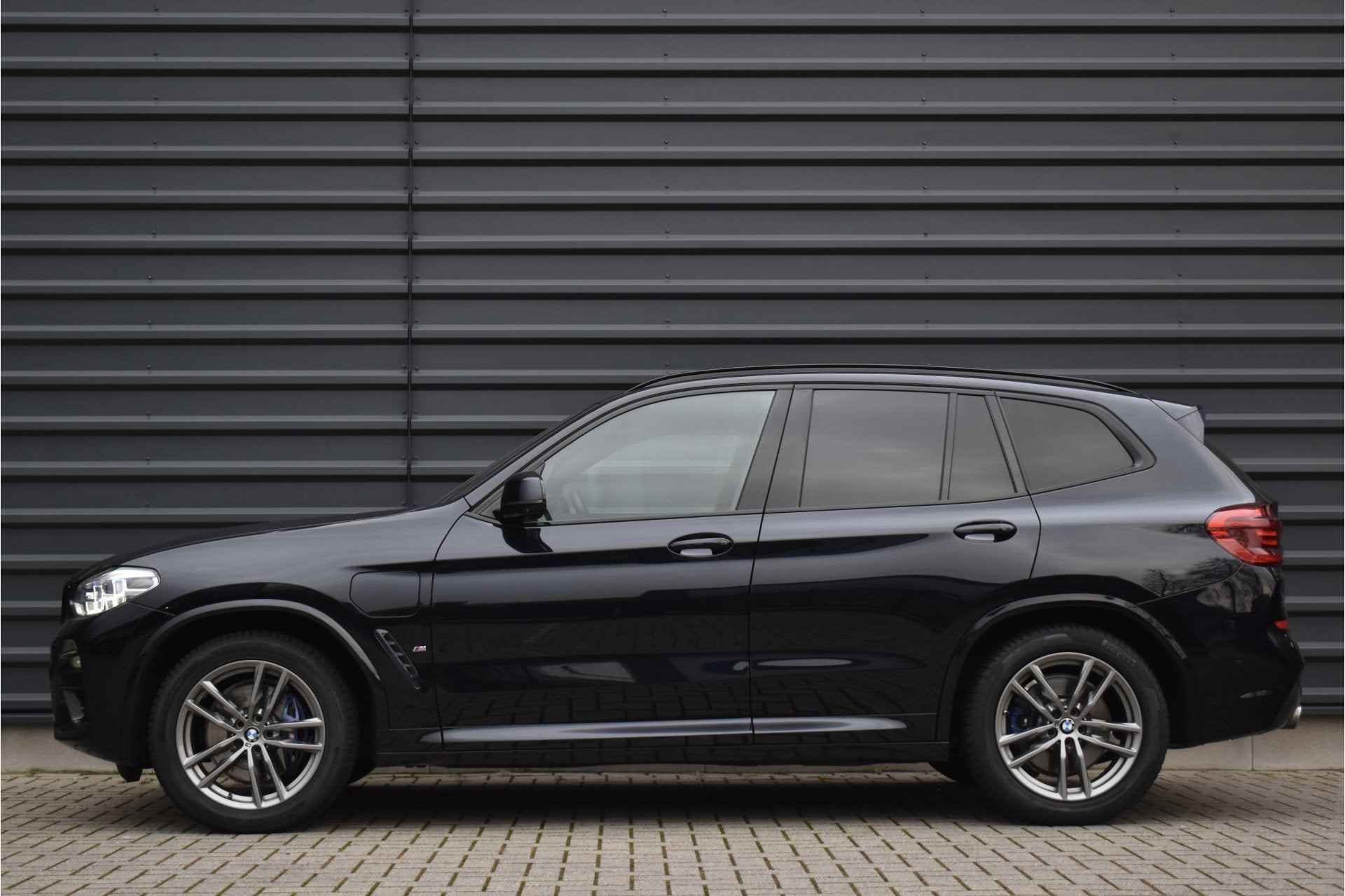 BMW X3 xDrive30e High Executive M Sport | Pano | ACC | 360 C, Gebruikt, Euro 6, 2000 kg, Zwart