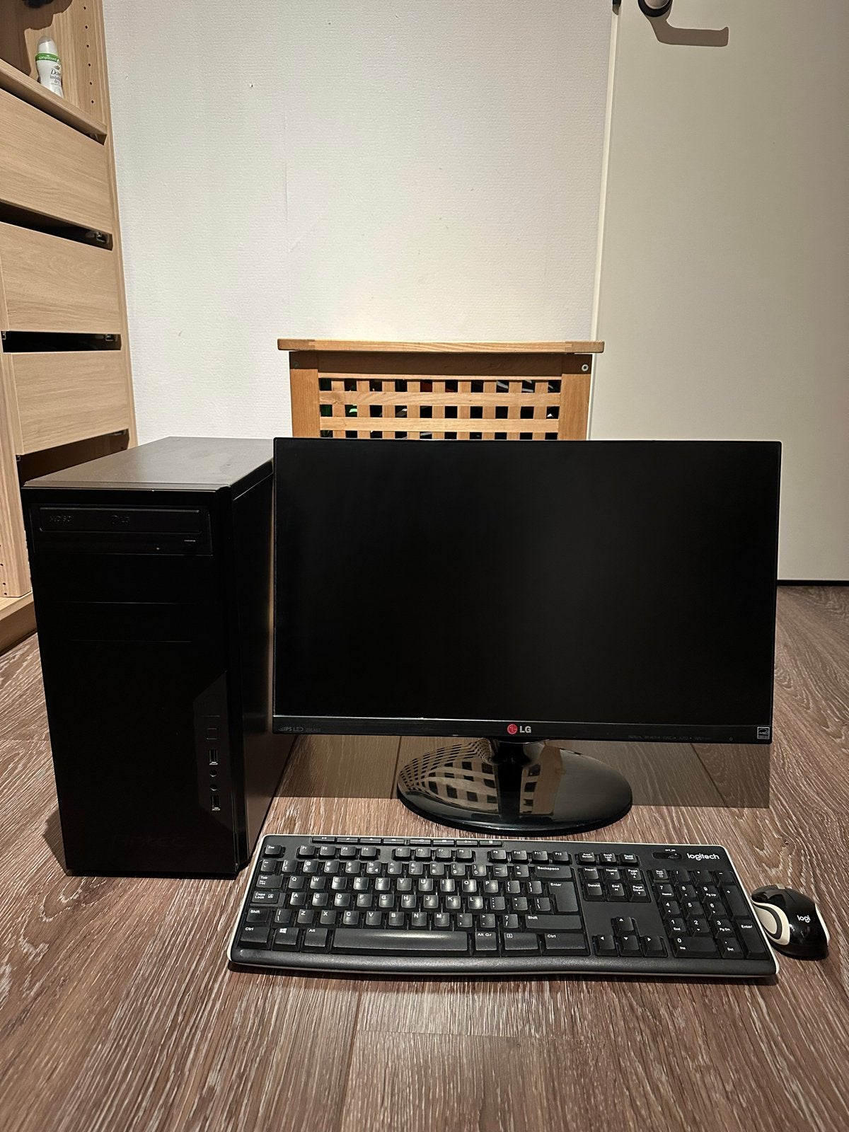 Complete Desktop PC met 23inch Monitor, Toetsenbord en Muis, Ophalen, Gebruikt, 2 tot 3 Ghz, Met monitor