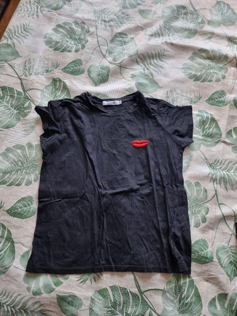 Zwart T-shirt met rode lippen, Kleding | Dames, Zwart, Ophalen of Verzenden, Korte mouw, Maat 36 (S)
