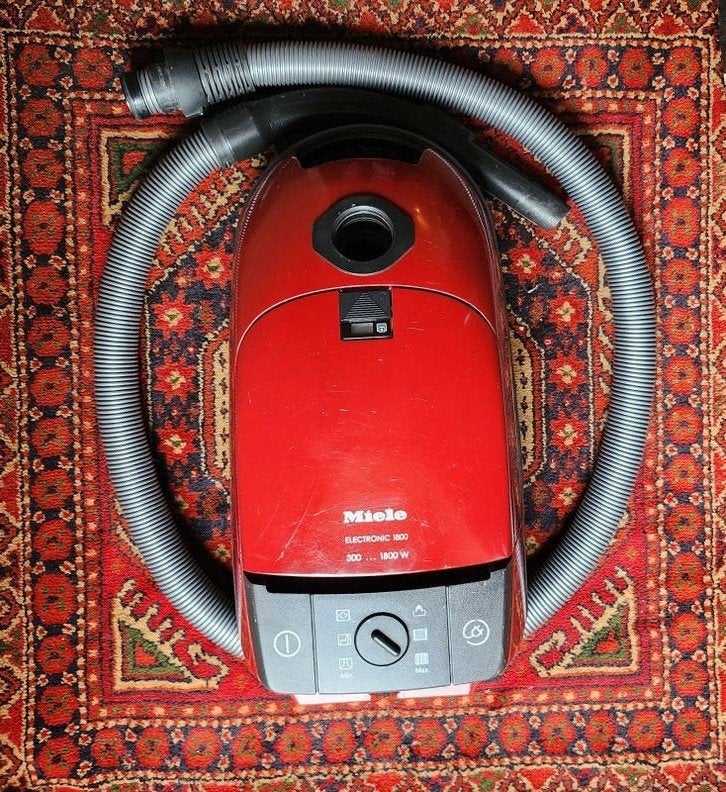 Miele 300-1800 Watt Stofzuiger, Ophalen, Schoonmaakmiddel