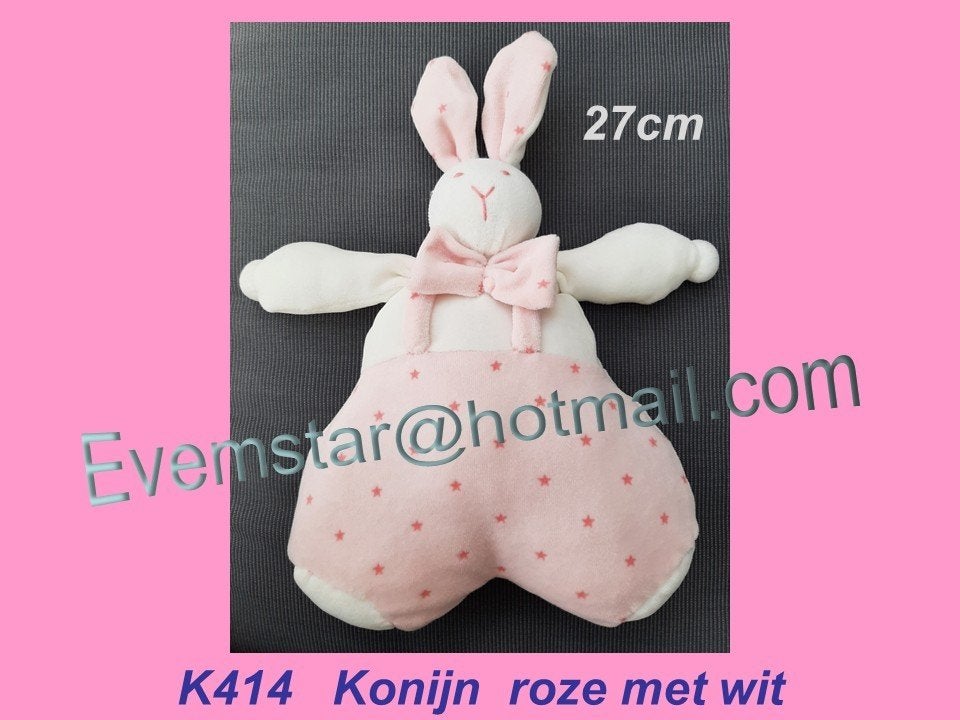 K414 wit velours konijn met roze tuinbroek, Ophalen, Zo goed als nieuw, Konijn