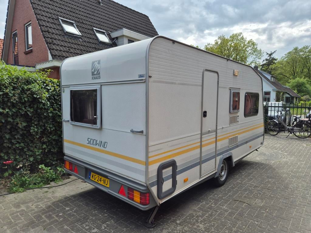 Nette, compacte Knaus Südwind met voortent en luifel, Caravans en Kamperen, Caravans, Omvormbare zithoek, Treinzit, Particulier