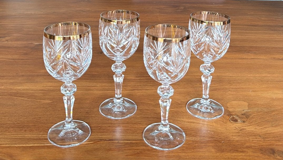 4 Bohemia wijnglazen met goud, Ophalen of Verzenden, Zo goed als nieuw, Overige typen