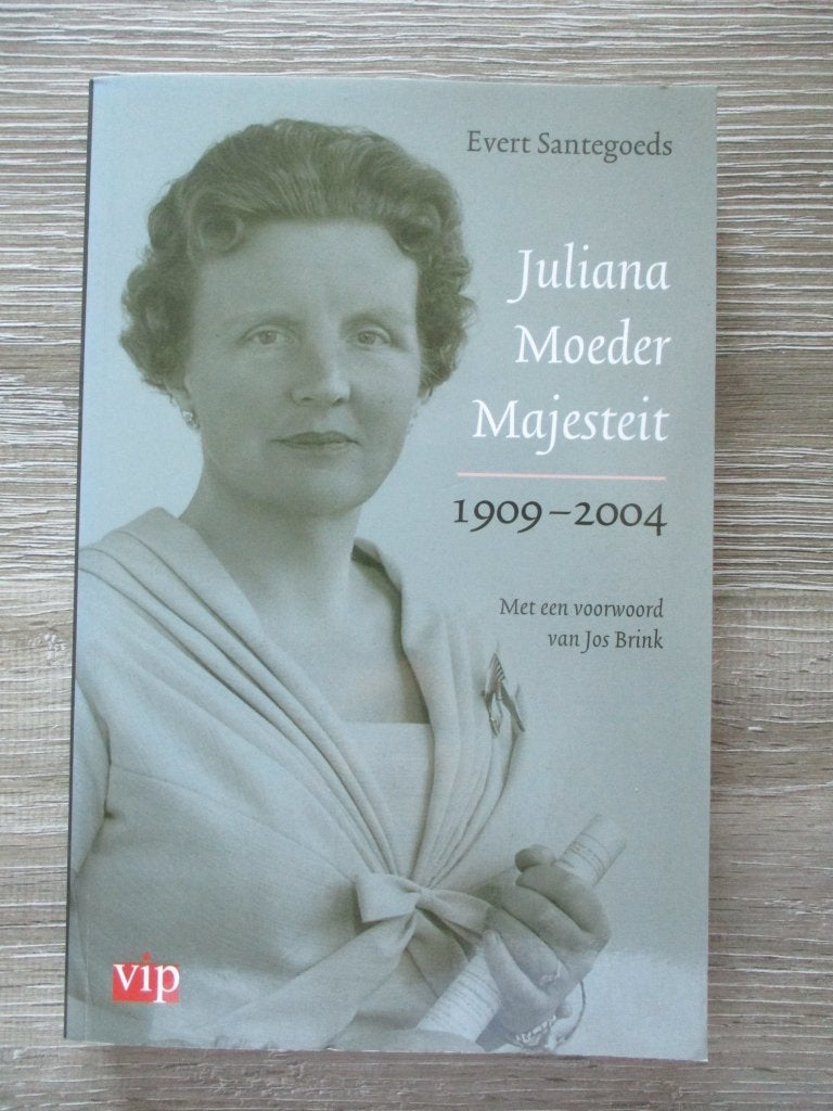 Juliana Moeder Majesteit 1909-2004 - Evert Santegoeds, Ophalen of Verzenden, Gelezen