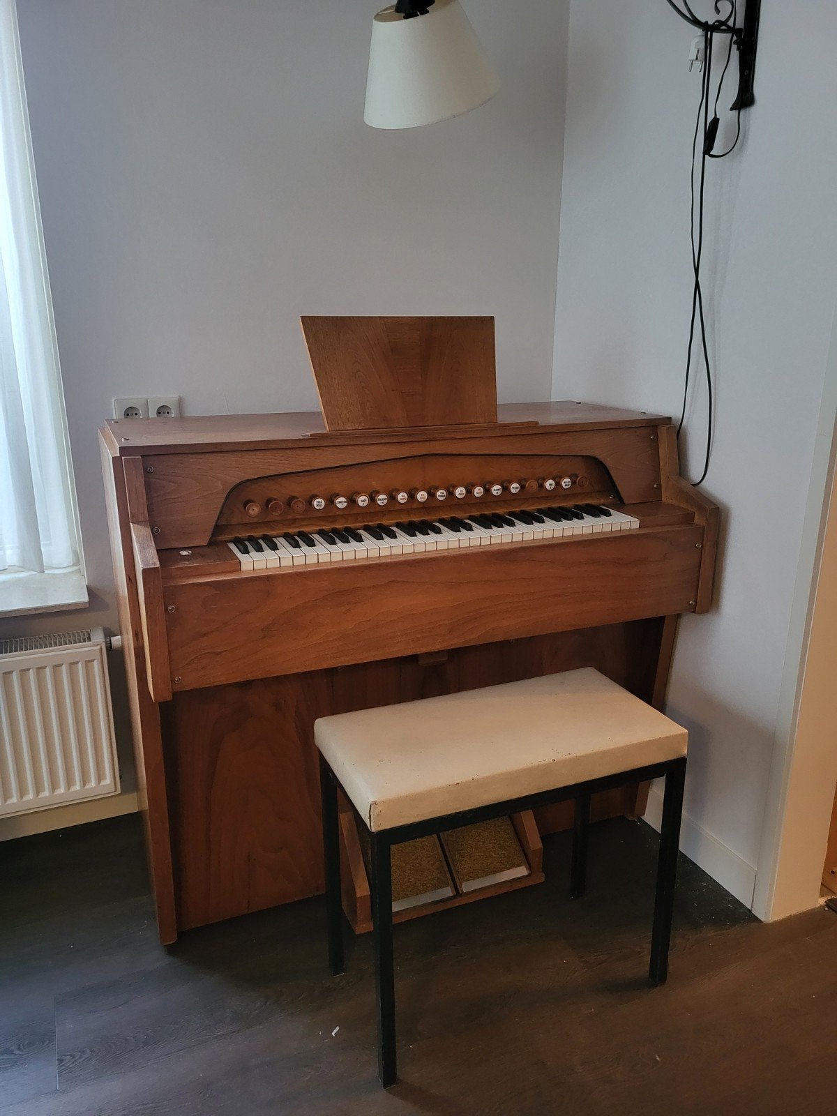 Houten traporgel met een unieke uitstraling, Ophalen, Gebruikt, 1 klavier, Harmonium