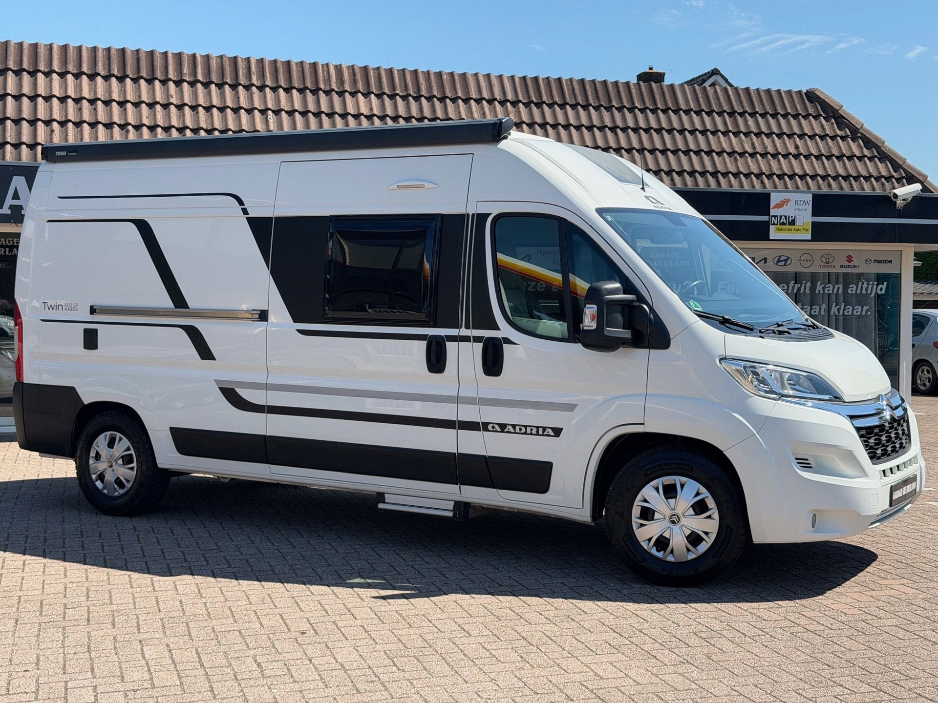 Adria TWIN 600SP | Luifel | Horre | Camera | Cruise | Pilote, Buscamper of Camperbus, Airconditioning, Bedrijf, Adria@service.nl