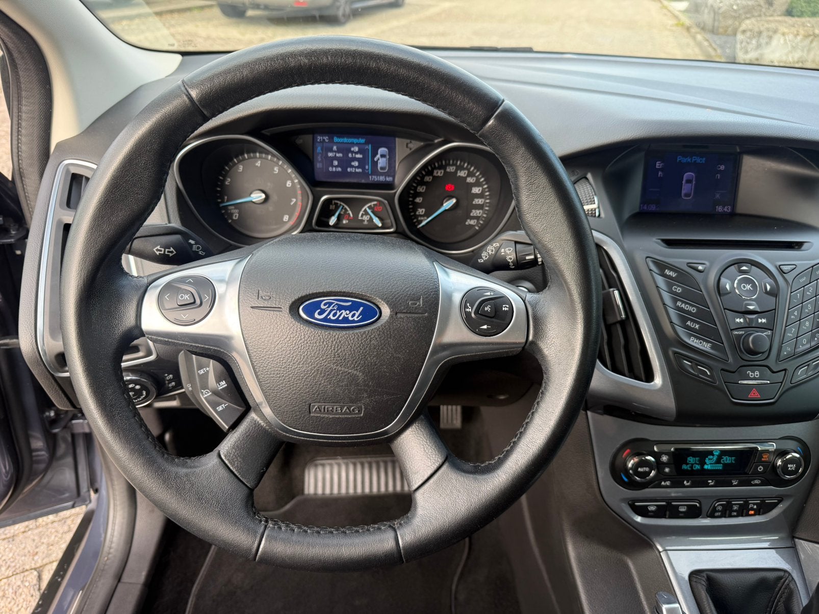 Foto 8 van Ford Focus 1.0 Ecoboost 92KW Wagon 2014 Grijs