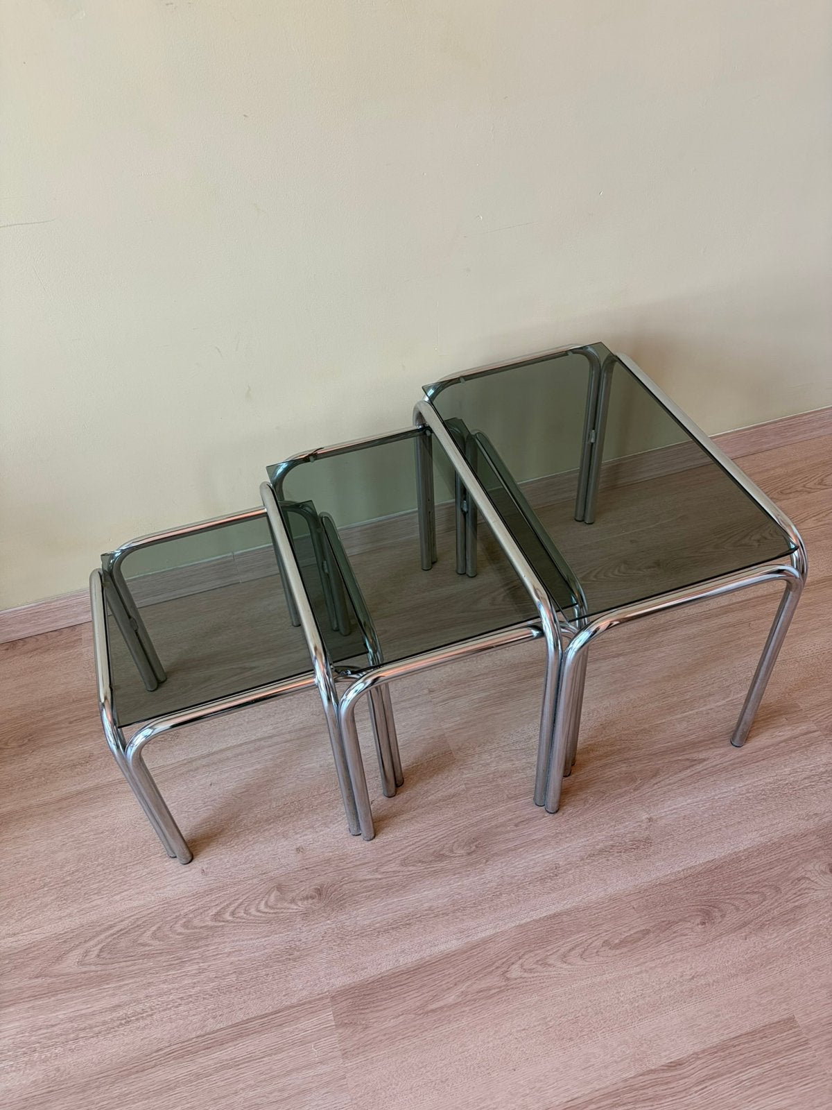Nesting tables ~ rookglas ~ rvs ~ retro, Ophalen, Zo goed als nieuw, Rond, Minder dan 55 cm