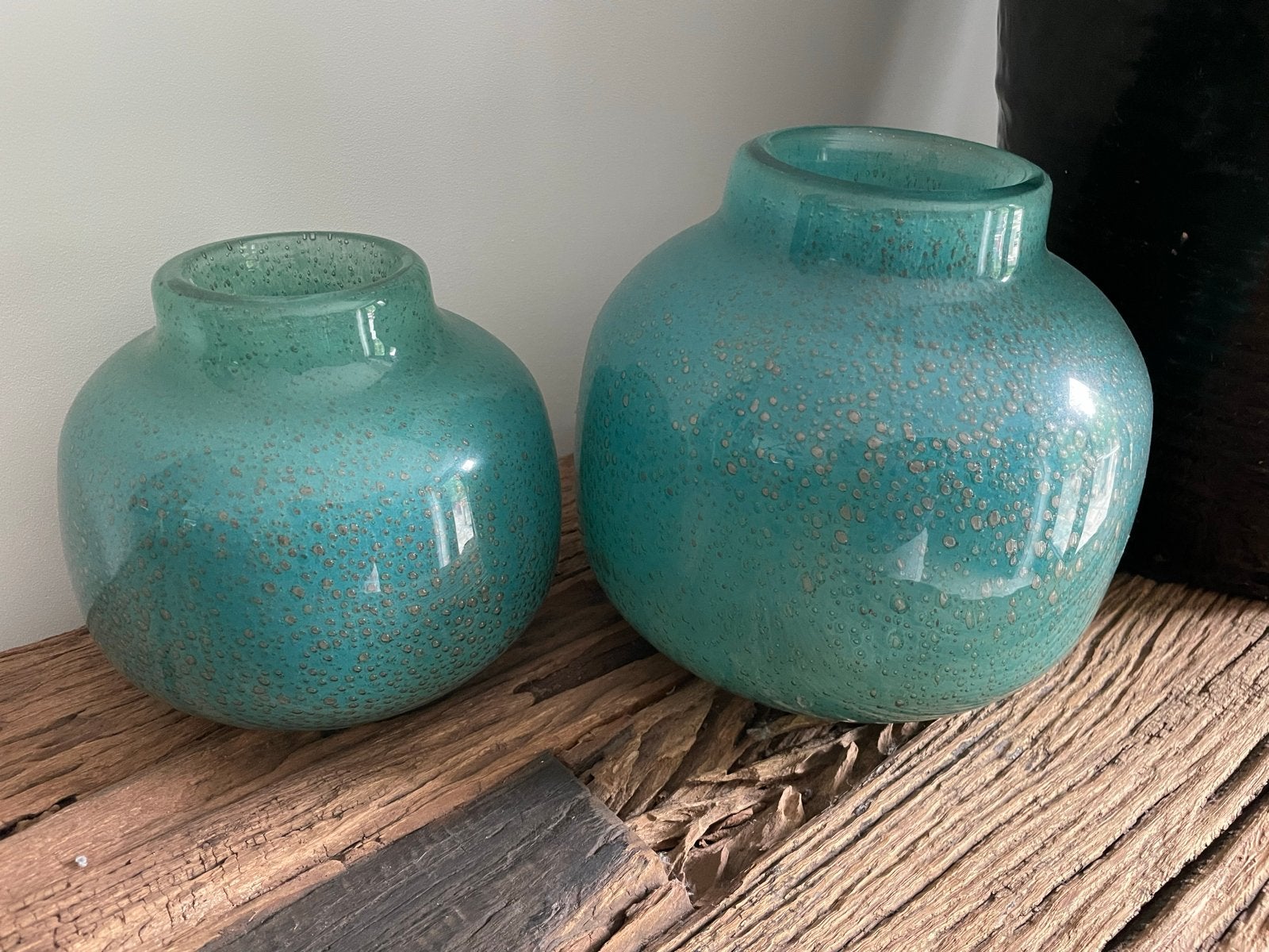 Set van 2 turquoise glazen vazen met spikkelpatroon, Ophalen of Verzenden, Zo goed als nieuw, Overige kleuren, Glas