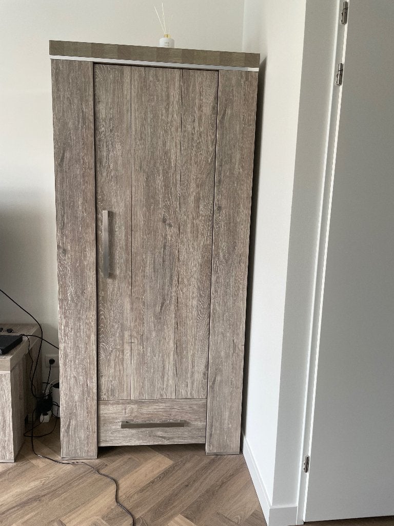 Opberg-/wandkast, Huis en Inrichting, Kasten | Wandmeubels, Ophalen, Met deur(en), Zo goed als nieuw, Minder dan 150 cm