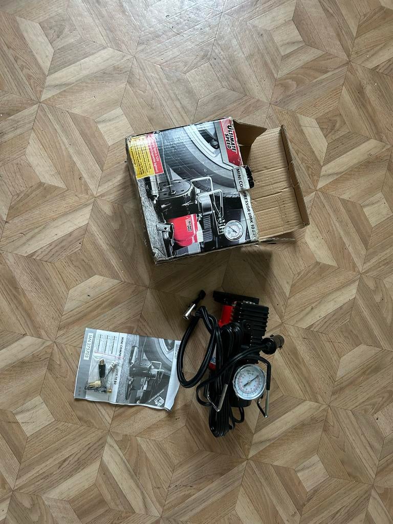 Mini Compressor 12V met Adapters voor Banden en Meer, Auto diversen, Autospeakers, Nieuw, Ophalen