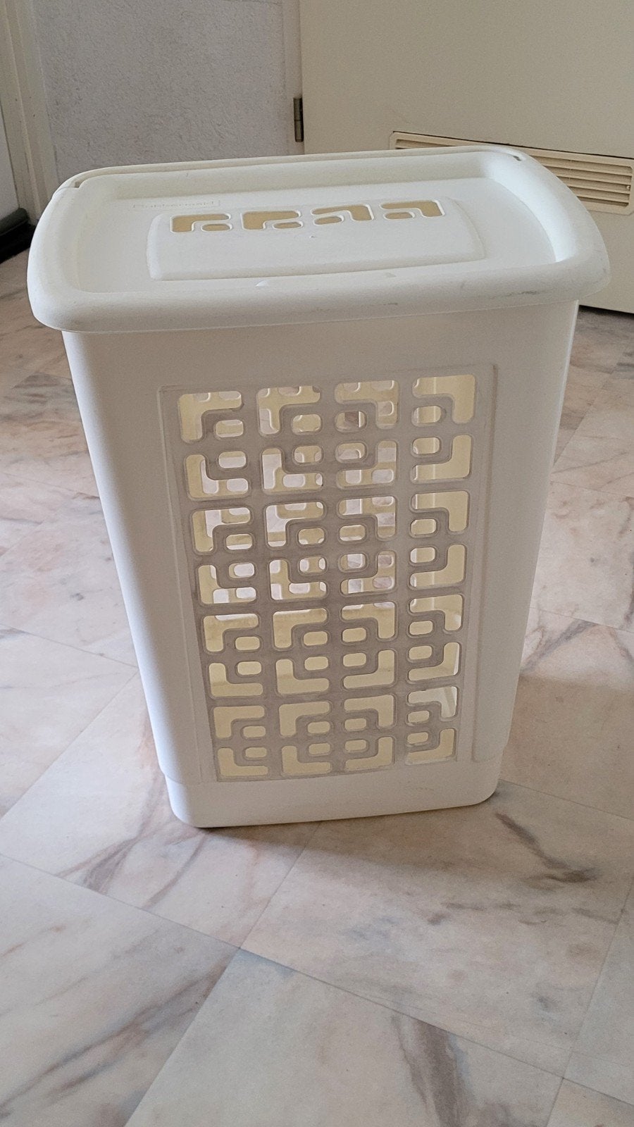 Rubbermaid wasmand met deksel - Wit/Crème, Ophalen of Verzenden, Gebruikt, Wit, Kunststof