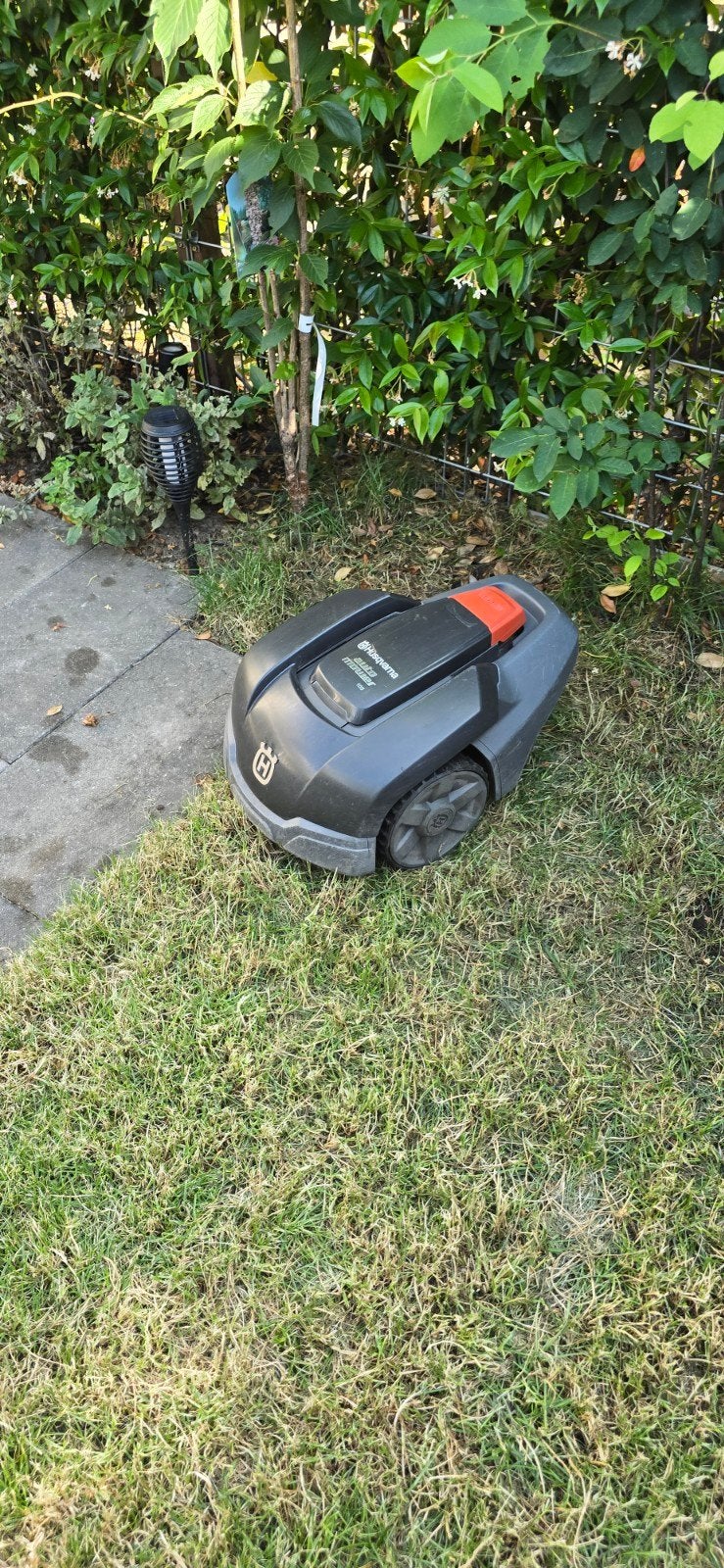 Husqvarna Automower 105 - Robotmaaier, Ophalen of Verzenden, Gebruikt, Accu-grasmaaier, Husqvarna