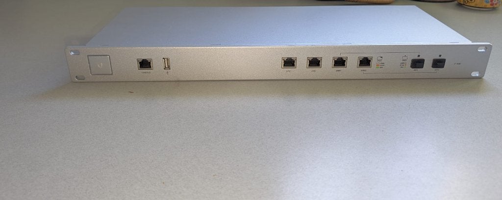 Ubiquiti UniFi Security Gateway (USG) Router, Ophalen of Verzenden, Zo goed als nieuw, Router, Ubiquiti
