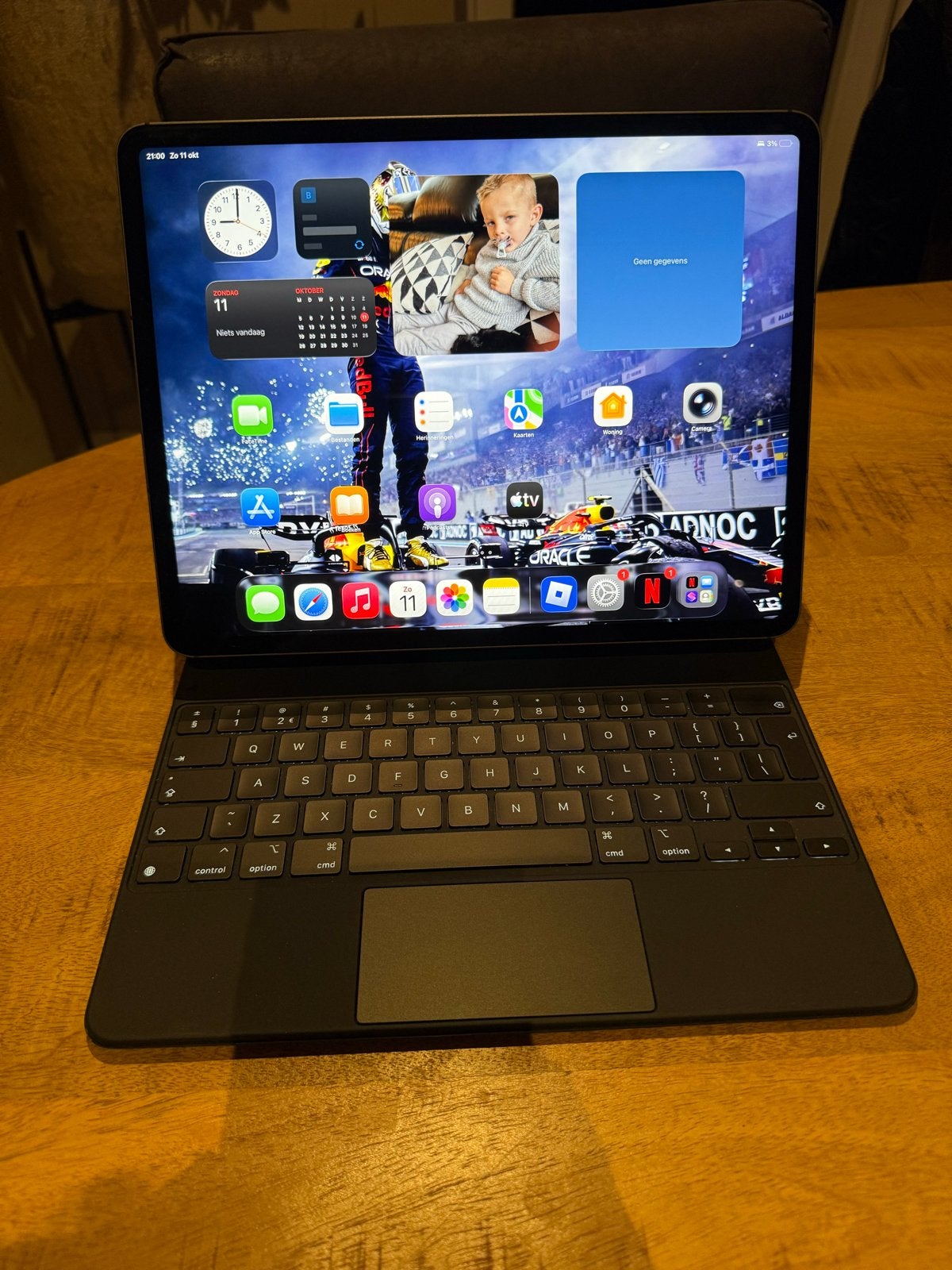 iPad Pro 12,9 inch (5e gen) 128GB met Magic Keyboard, 13 inch of meer, Zwart, Ophalen of Verzenden, Zo goed als nieuw