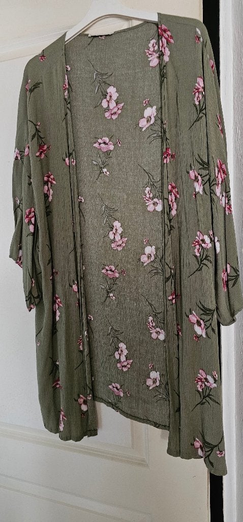 Een groene kimono met roze bloemen., Maat 42/44 (L), Ophalen of Verzenden, Zo goed als nieuw, Boven de knie