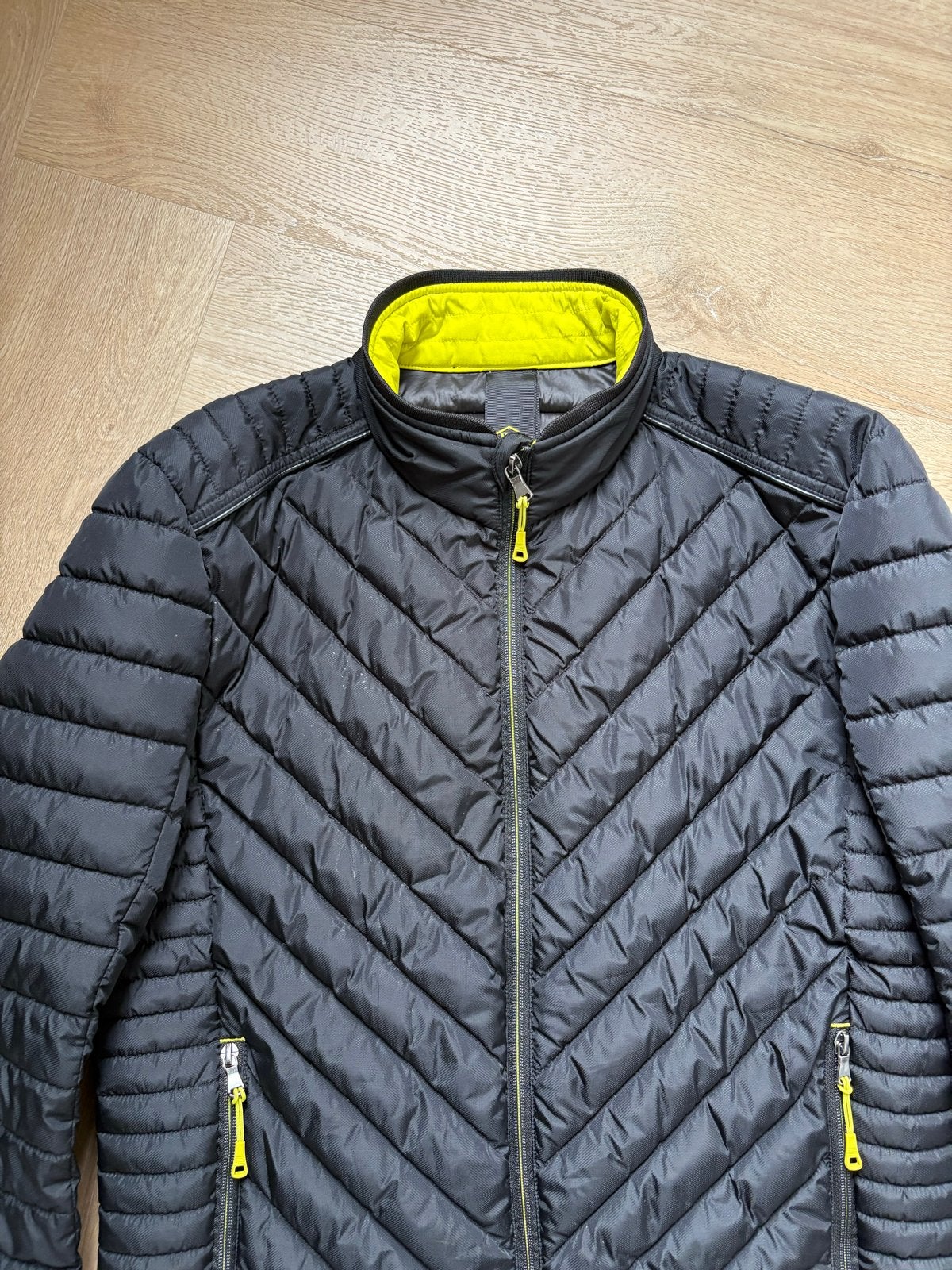 McNeal gewatteerde jas - Zwart met neon details, Ophalen of Verzenden, Zo goed als nieuw, Maat 48/50 (M), Zwart