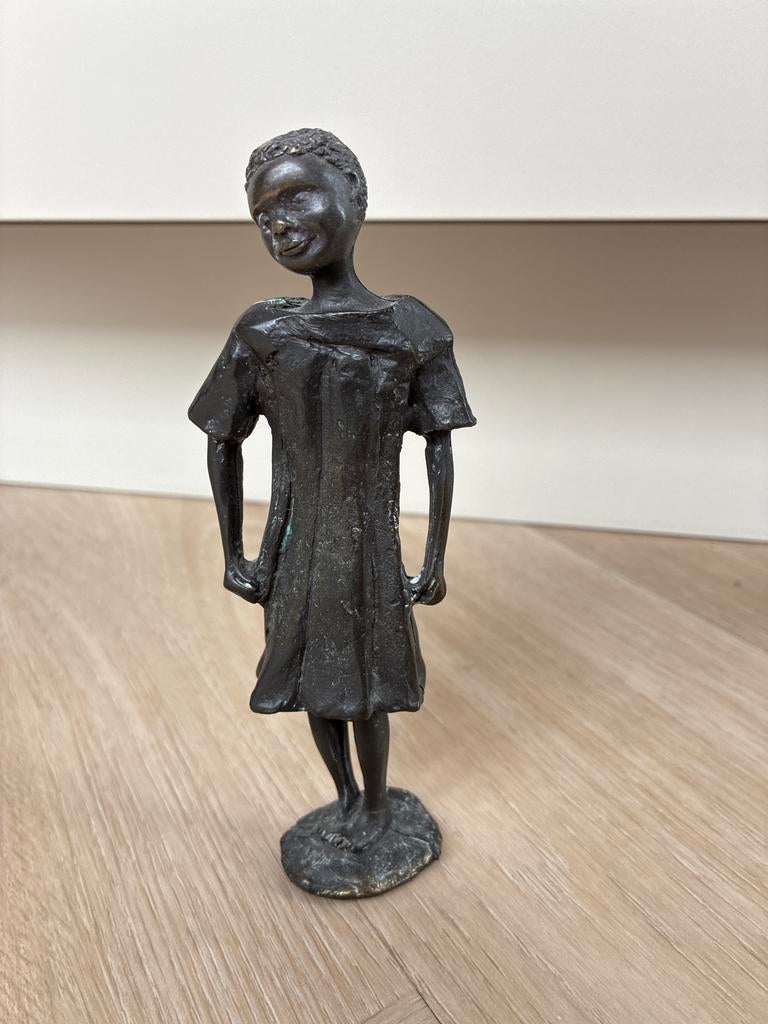 Bronzen beeldje van een meisje, 15 cm hoog, Minder dan 20 cm, Ophalen of Verzenden, Beeld, Bruin