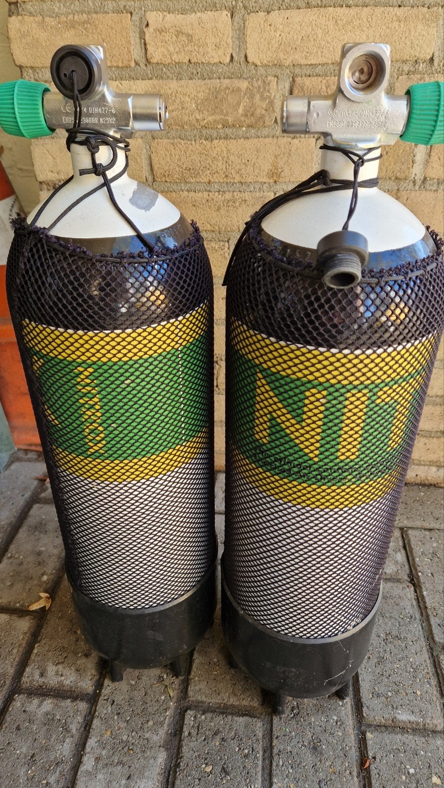 2x Duikfles 10L 232 BAR met net en voet, Ophalen, Gebruikt, Duikfles