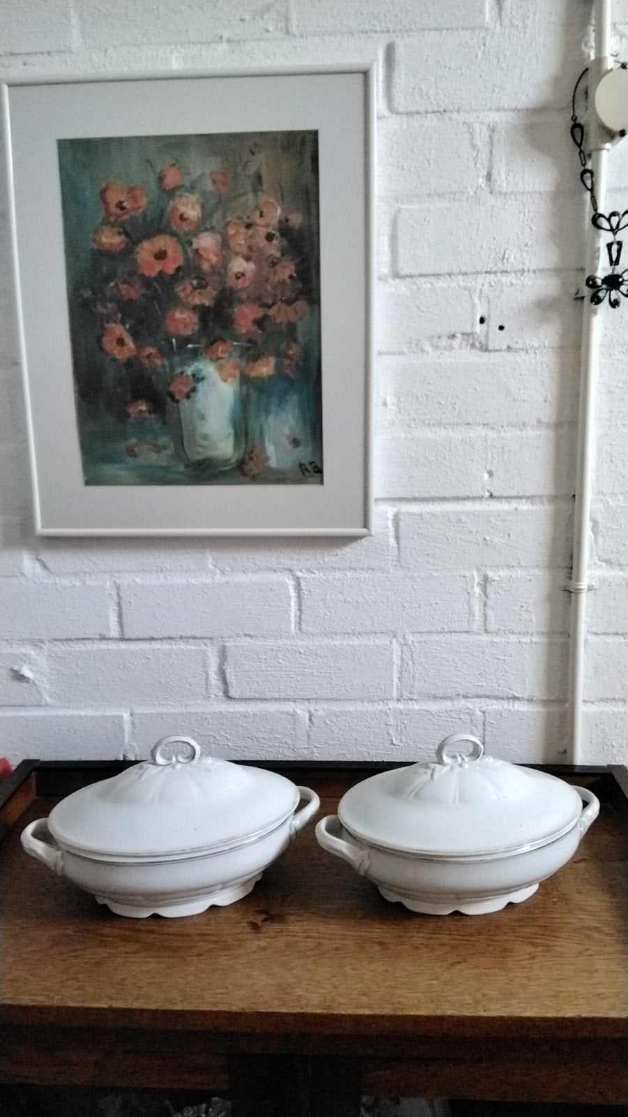 2 sierlijke witte dekschalen met deksel, en goudkleurig rand, Ophalen of Verzenden