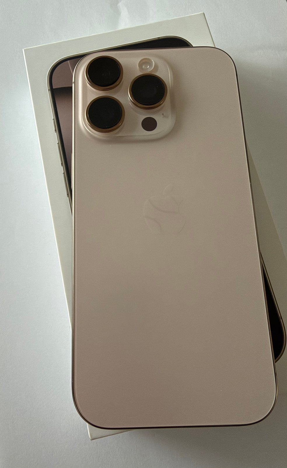 Foto 2 van Iphone 16 pro 128gb Desert Titanium