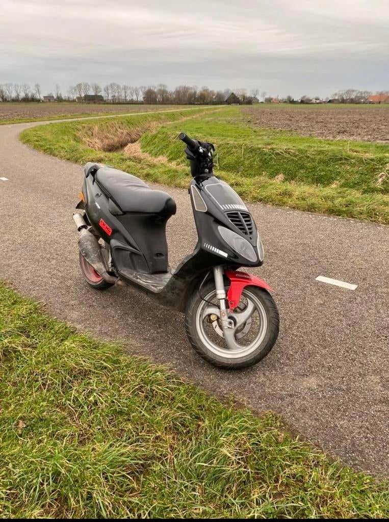 Piaggio NRG Power Scooter - Zwart/Rood, Ophalen, Gebruikt, Maximaal 45 km/u, NRG