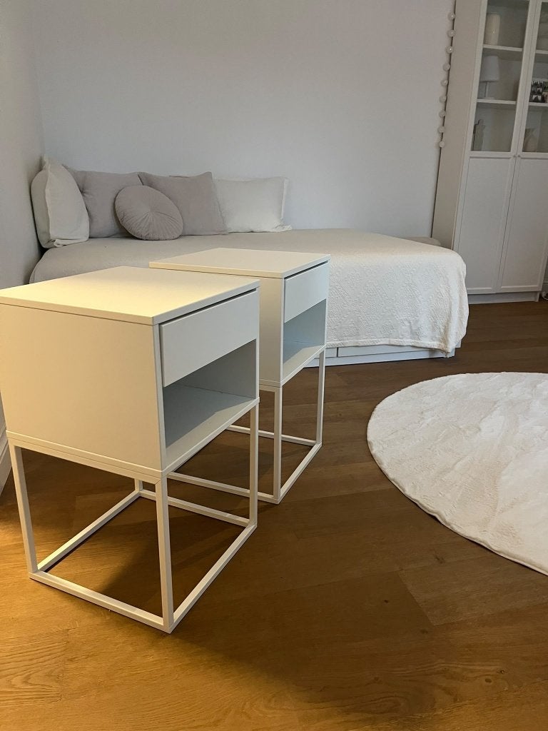 2x VIKHAMMER nachtkastje IKEA, Ophalen, Overige materialen, Gebruikt, Minder dan 45 cm