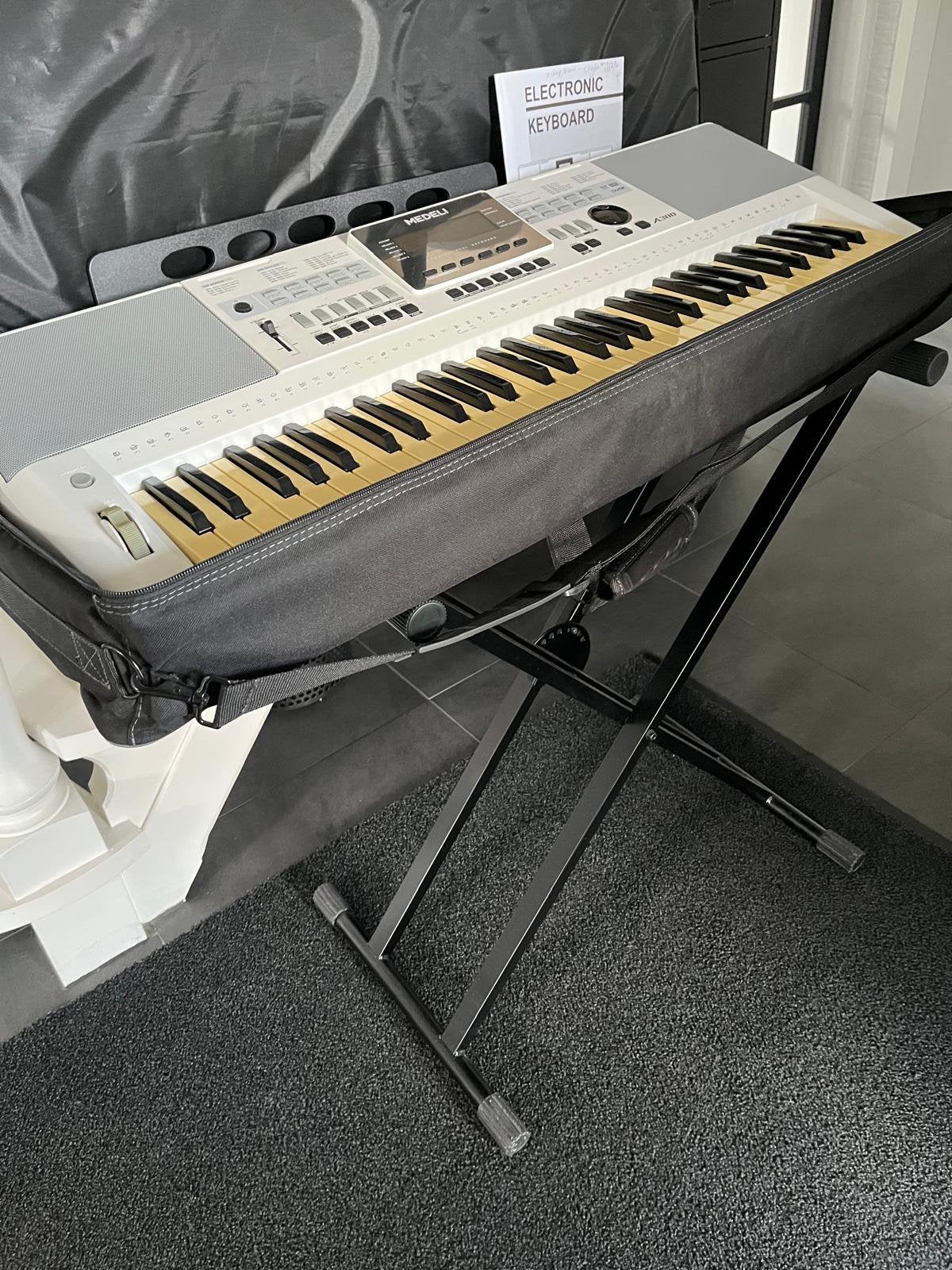 Electric Keyboard van Medeli a300 incl. Tas en Voet, Ophalen, Met standaard, Medeli, 61 toetsen