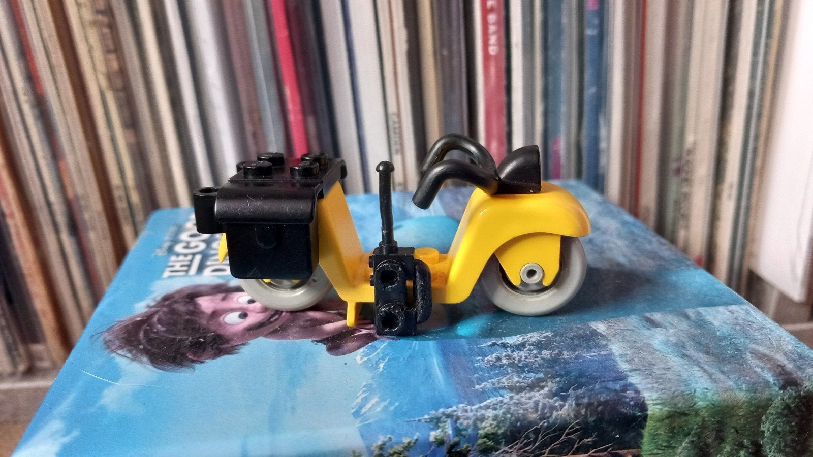 Lego  een Gele Scooter met Zwarte Accessoires, Ophalen of Verzenden, Gebruikt, Overige merken