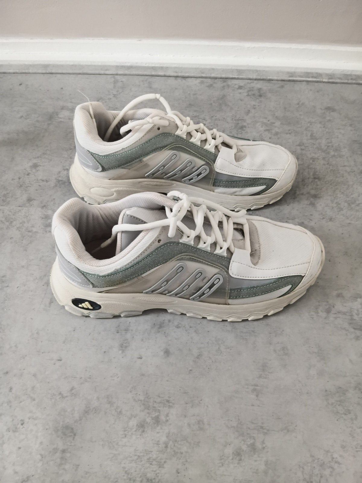 Adidas sneakers wit/grijs - Maat 41, Ophalen, Zo goed als nieuw, Wit, Sneakers of Gympen