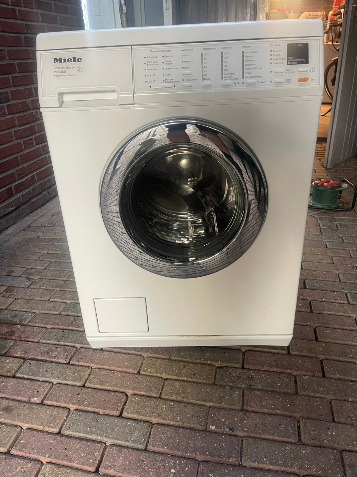 Miele wasmachine, Ophalen, Zo goed als nieuw, 85 tot 90 cm, 1200 tot 1600 toeren