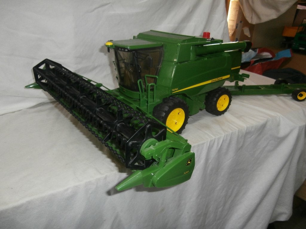 Bruder John Deere T 670i maaidorser, Ophalen, Zo goed als nieuw