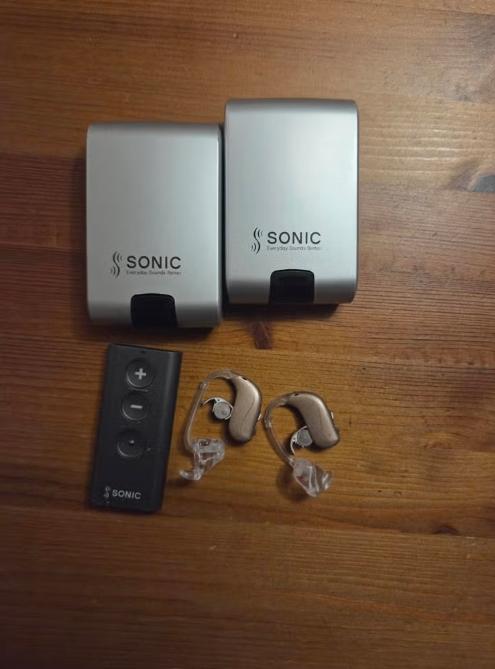 Complete set gehoorapparaten SONIC Enchant 60 BTE (L+R), Diversen, Verpleegmiddelen, Zo goed als nieuw, Ophalen of Verzenden