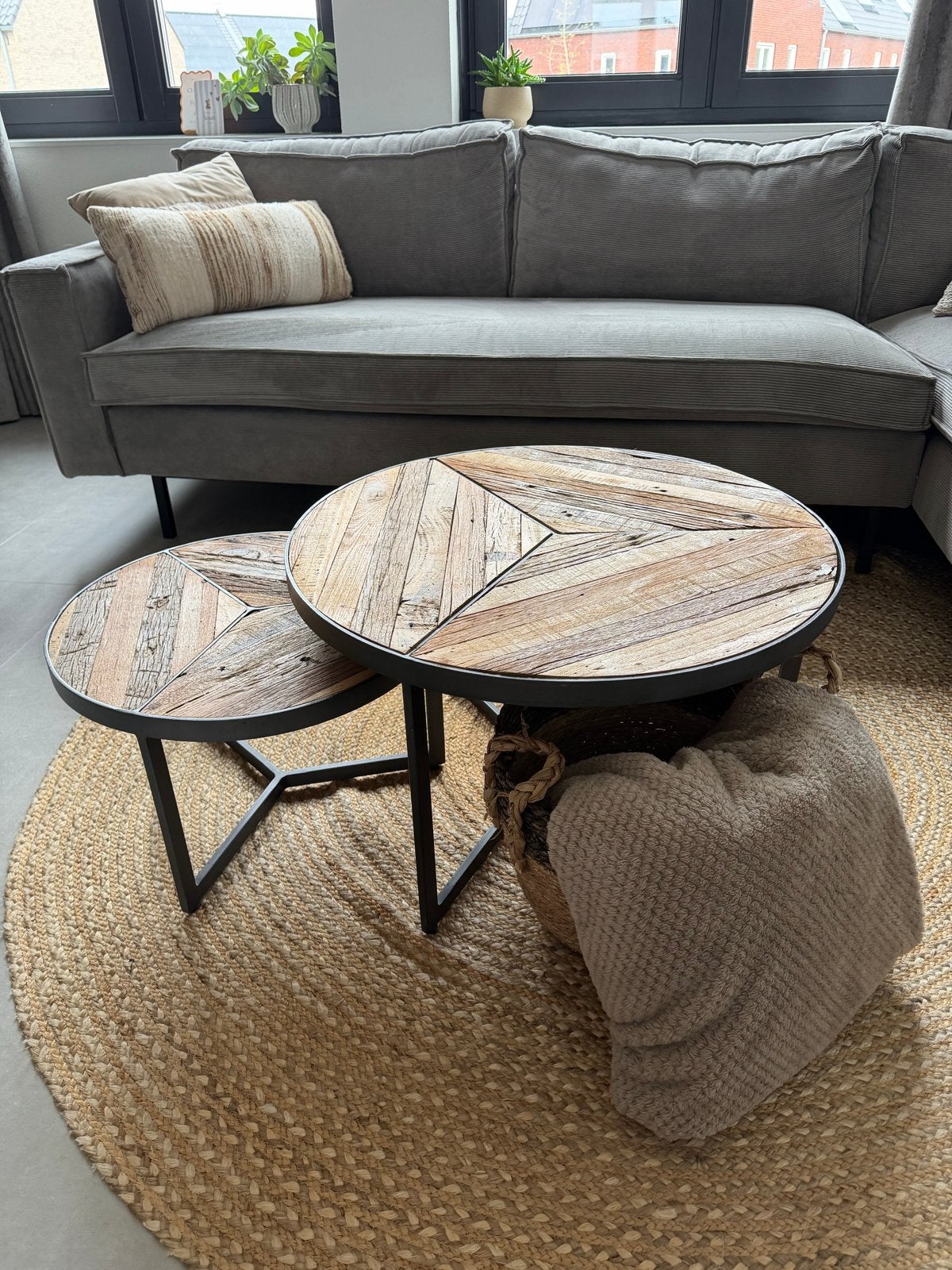 Set van 2 ronde salontafels van gerecycled hout en metaal, Ophalen, Rond, 50 tot 100 cm, Zo goed als nieuw
