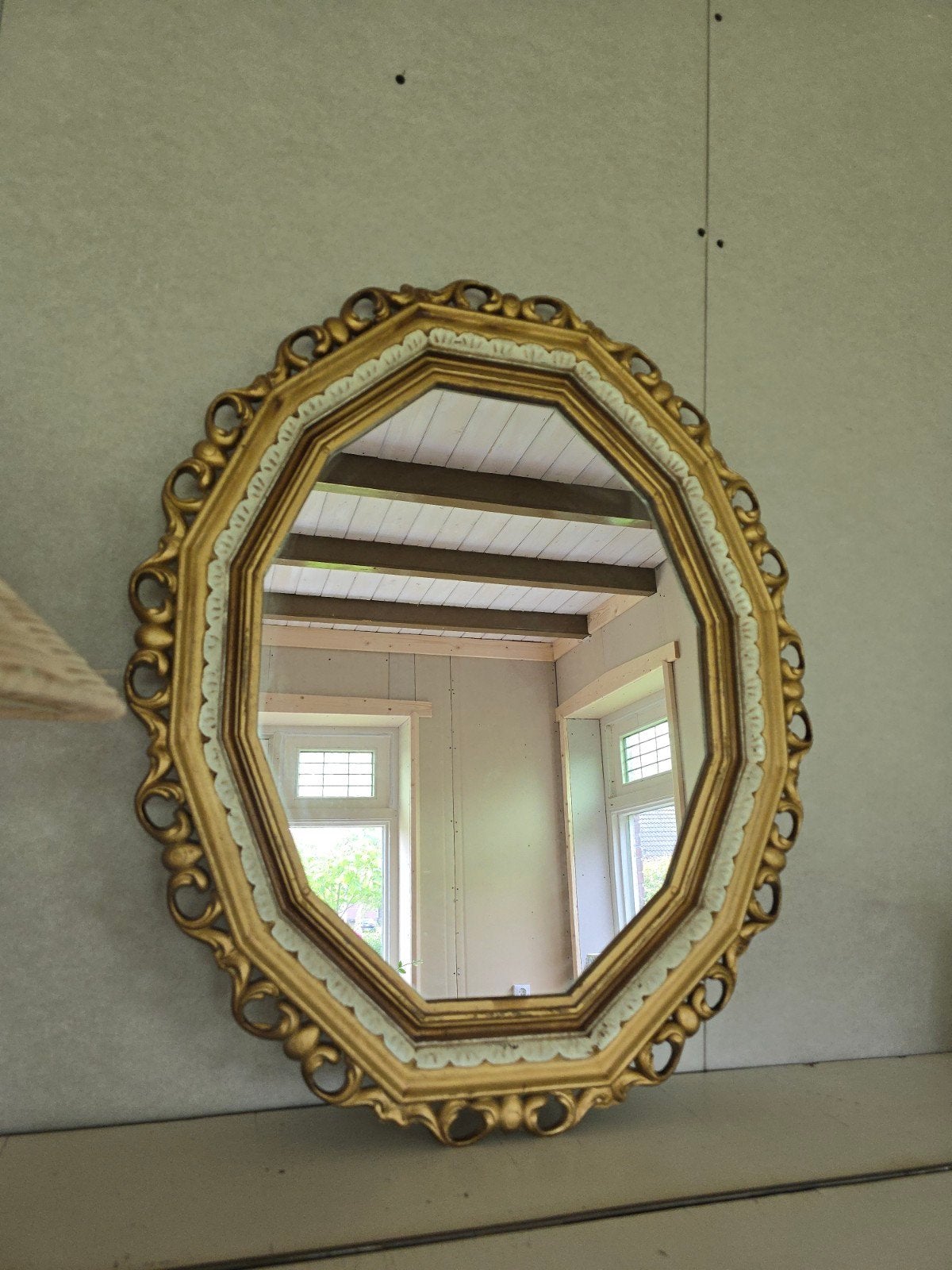 Vintage goudkleurige spiegel – 55 x 65 cm – barok/rococo, Antiek en Kunst, Antiek | Spiegels, Ophalen, Ovaal, Minder dan 50 cm