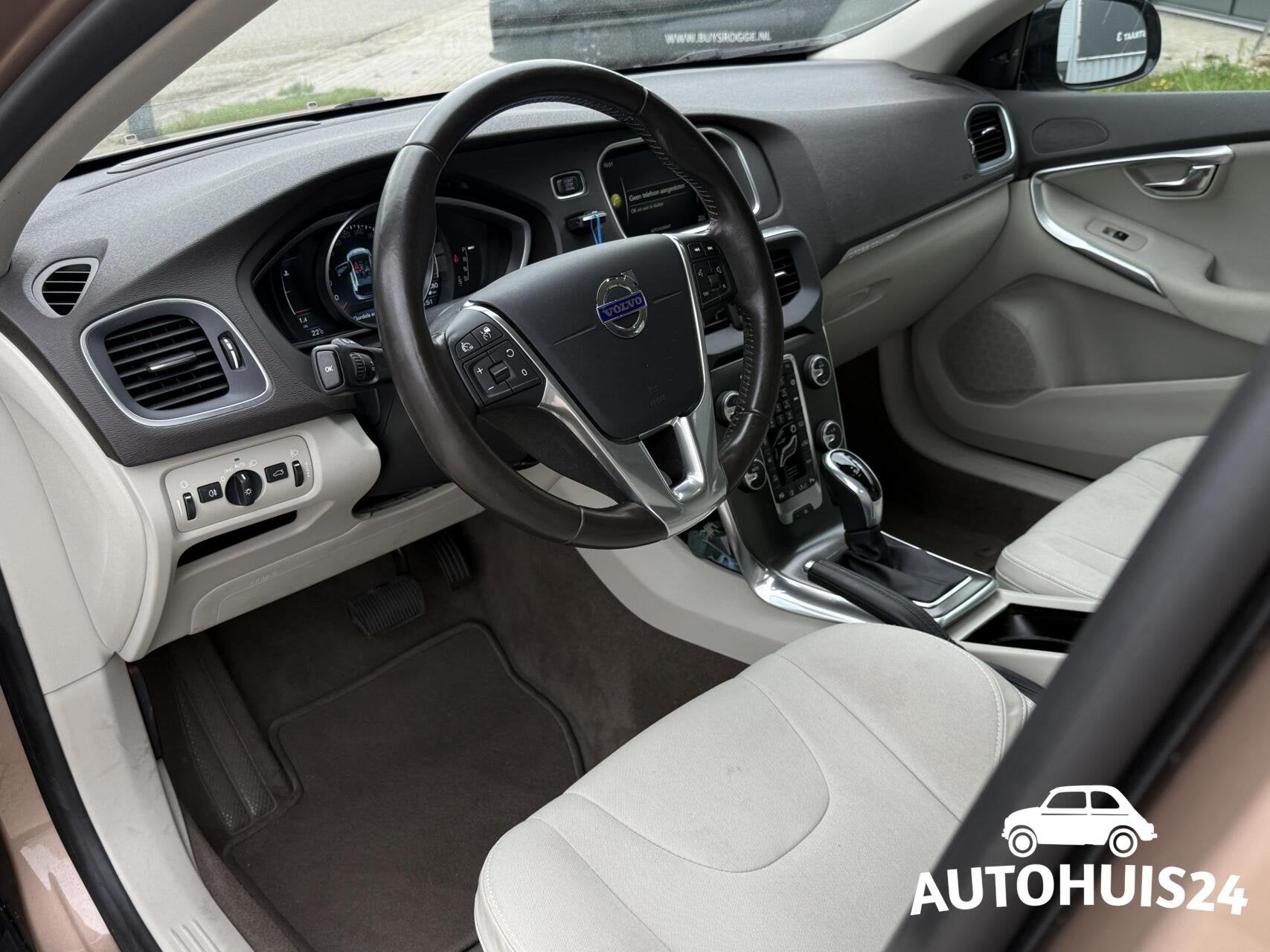 Volvo V40 Cross Country 1.5 T3 AUTOMAAT Momentum |ACC|Dealer, Auto's, Dealer onderhouden, Stof, Origineel Nederlands, Bedrijf