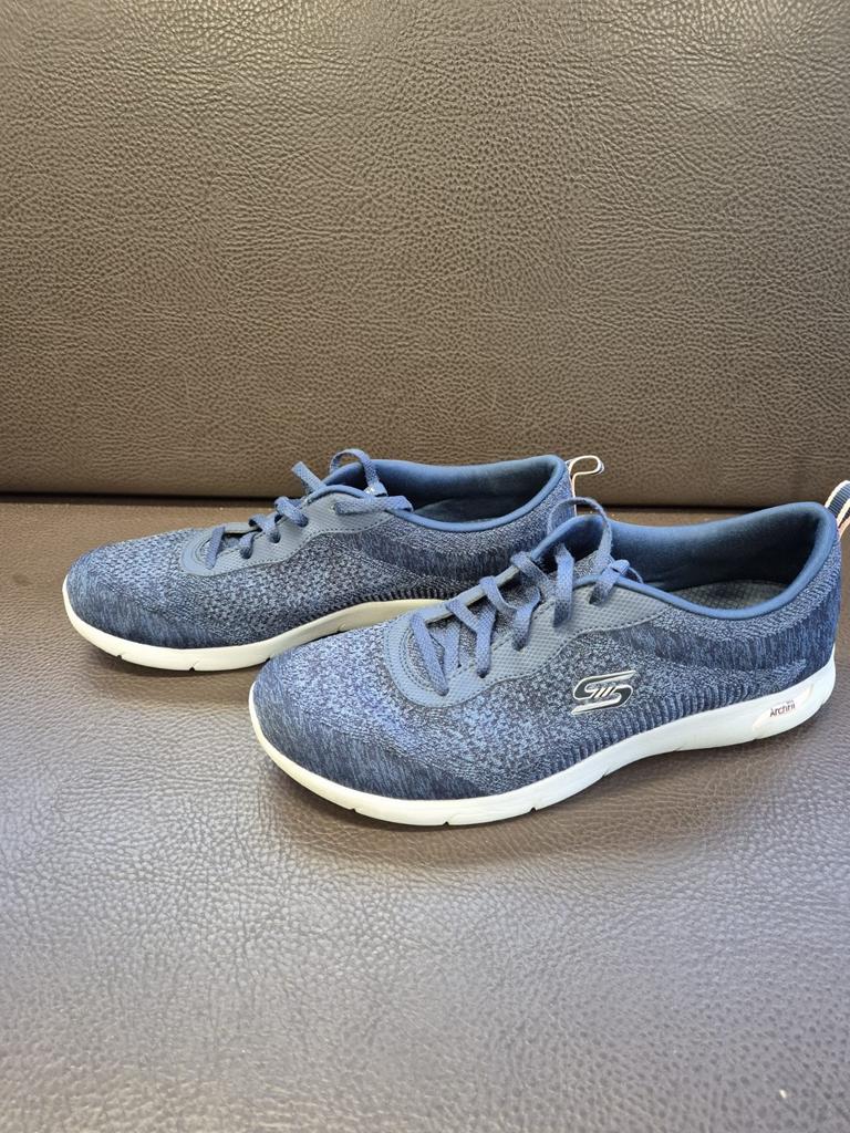 Skechers arch fit, maat 41 past als 42, Sketches, Sketchers, Ophalen, Zo goed als nieuw, Sneakers of Gympen