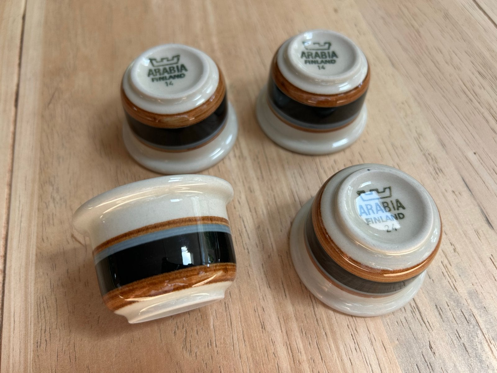 Set van 4 vintage Arabia TAIKA Finland eierdopjes, Verzenden