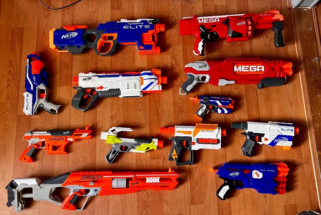Nerf geweren + attachments + pijltjes, Ophalen, Gebruikt