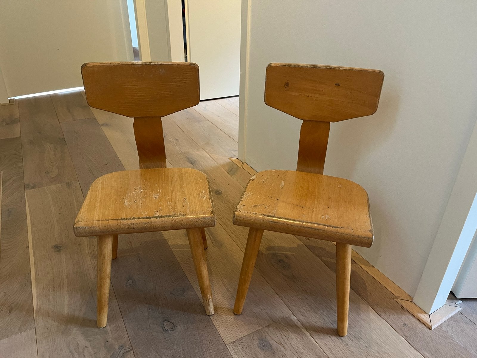 Set van 2 vintage houten kinderstoelen - Schilte, Ophalen