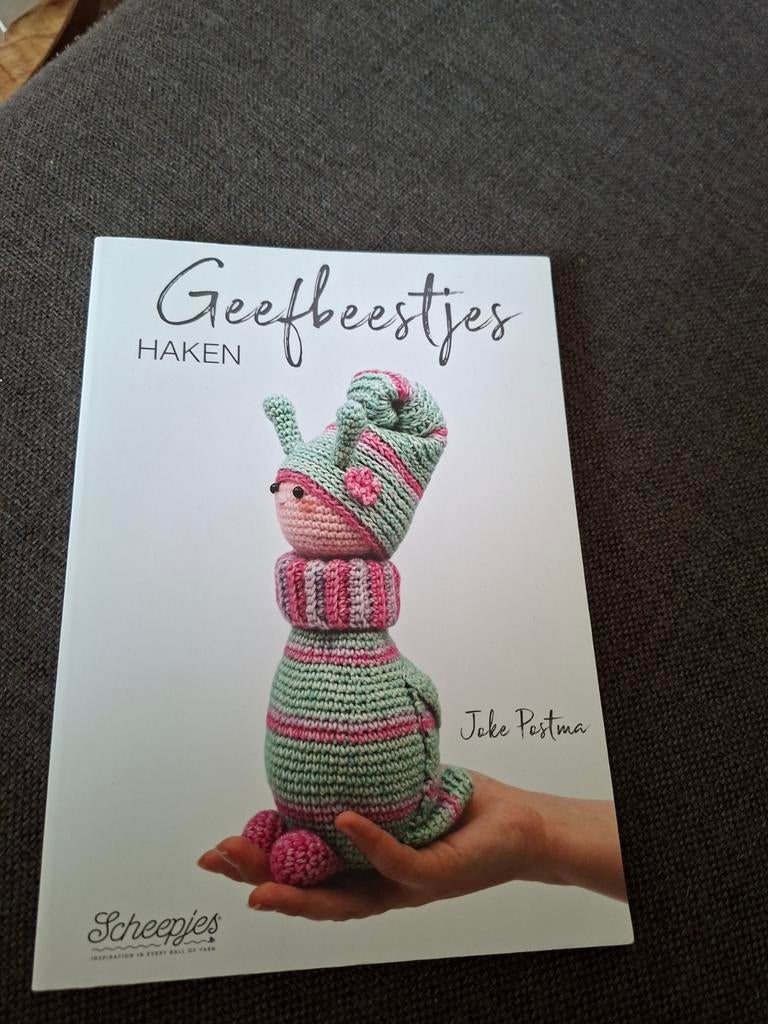 Geefbeestjes Haken: Leuk boek voor gehaakte cadeautjes, Hobby en Vrije tijd, Breien en Haken, Zo goed als nieuw, Haken, Patroon of Boek