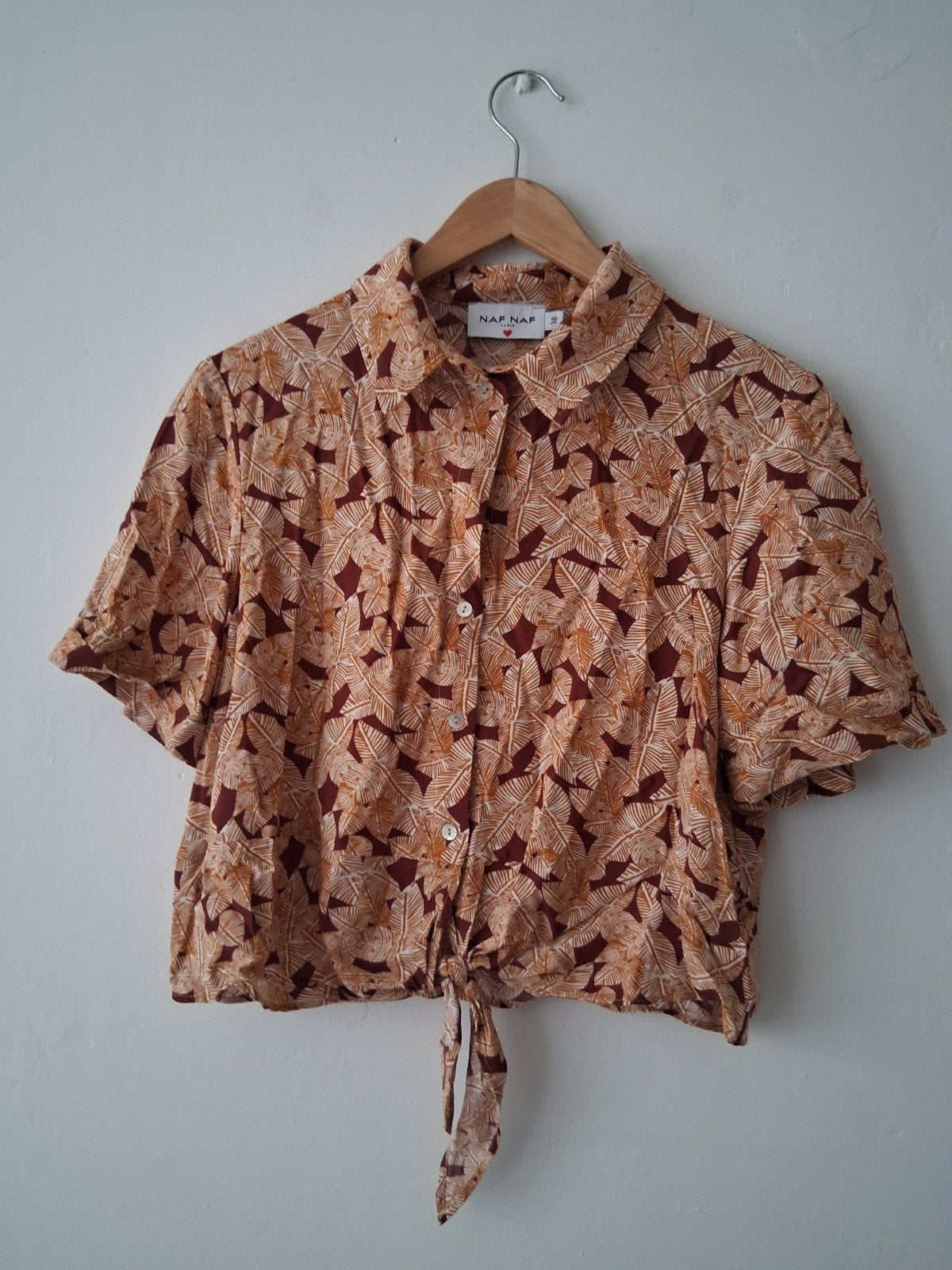 Naf Naf crop top met bladprint - Maat 38/40 (M), Maat 38/40 (M), Bruin, Ophalen of Verzenden, Zo goed als nieuw